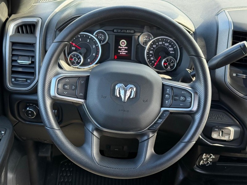 Ram 3500 Vehicle Full-screen Gallery Image 13