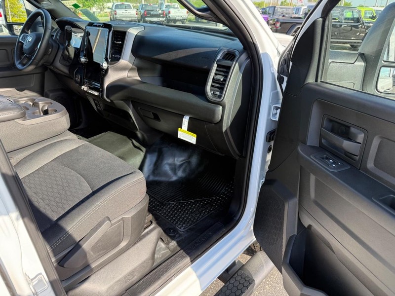 Ram 3500 Vehicle Full-screen Gallery Image 14