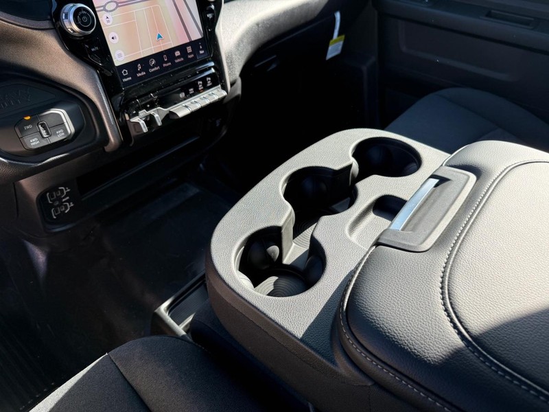 Ram 3500 Vehicle Full-screen Gallery Image 25