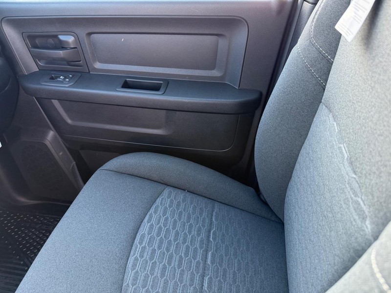 Ram 3500 Vehicle Full-screen Gallery Image 26