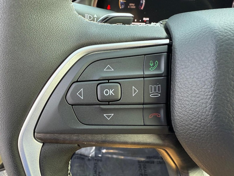 Jeep Grand Cherokee Vehicle Full-screen Gallery Image 21