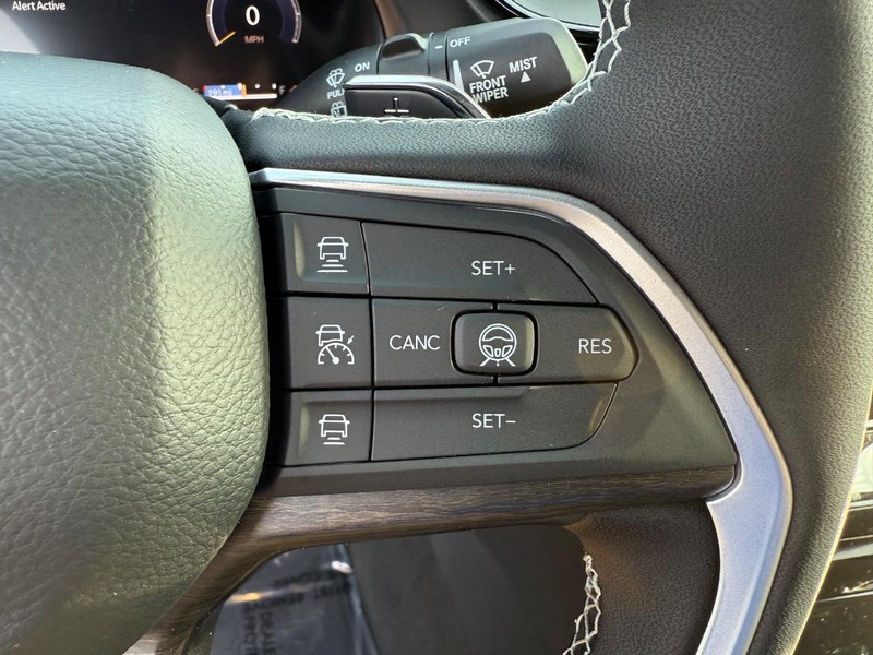 Jeep Grand Cherokee Vehicle Full-screen Gallery Image 22