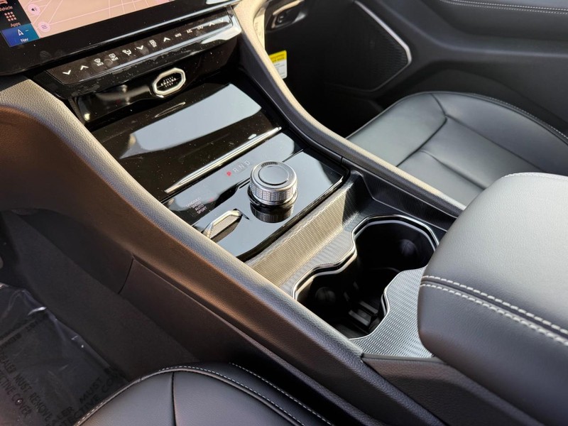 Jeep Grand Cherokee Vehicle Full-screen Gallery Image 26