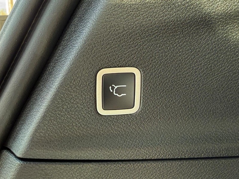 Chrysler Pacifica Vehicle Full-screen Gallery Image 8