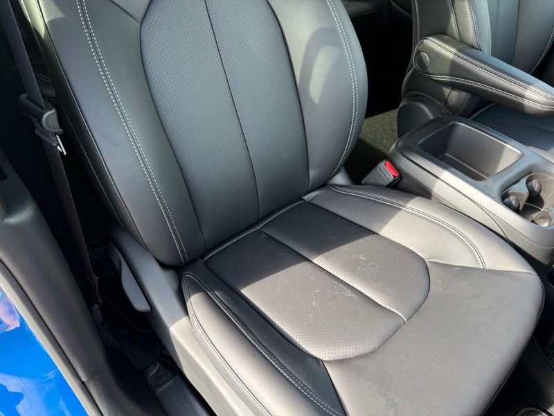 Chrysler Pacifica Vehicle Full-screen Gallery Image 17