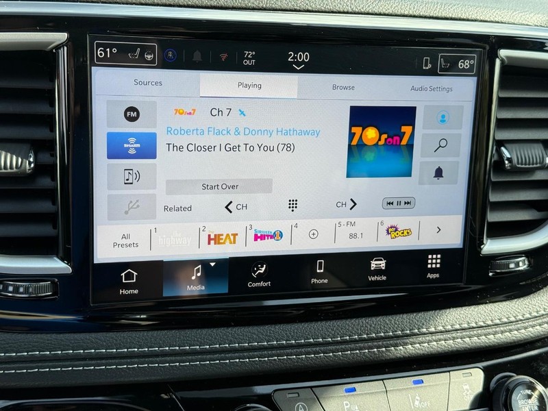 Chrysler Pacifica Vehicle Full-screen Gallery Image 24
