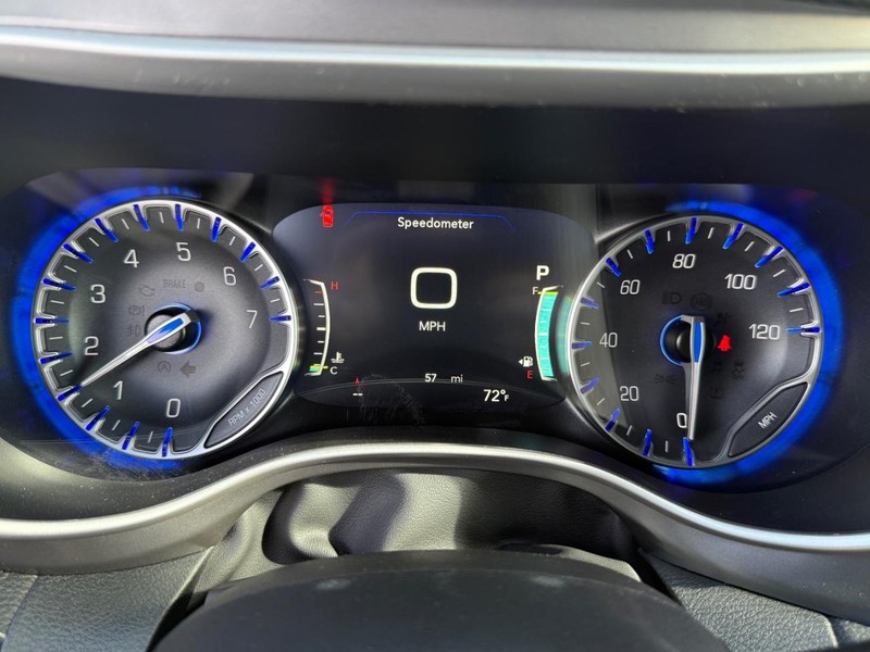 Chrysler Pacifica Vehicle Full-screen Gallery Image 29