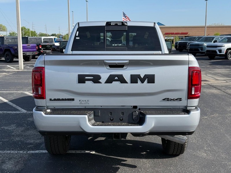 Ram 2500 Vehicle Full-screen Gallery Image 4