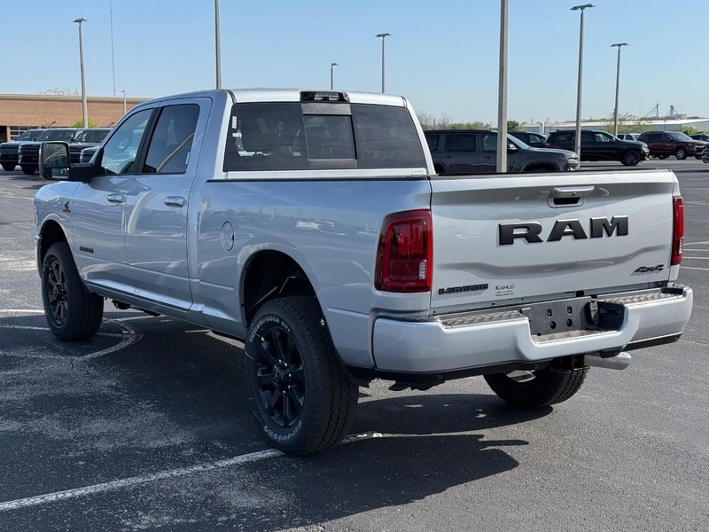 Ram 2500 Vehicle Full-screen Gallery Image 5