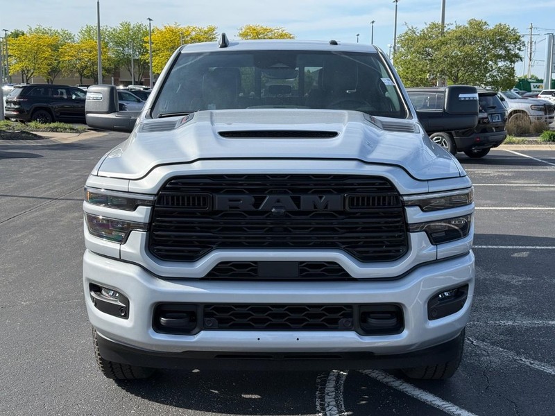 Ram 2500 Vehicle Full-screen Gallery Image 9
