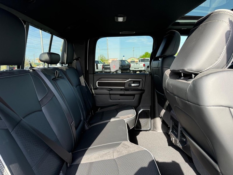 Ram 2500 Vehicle Full-screen Gallery Image 10