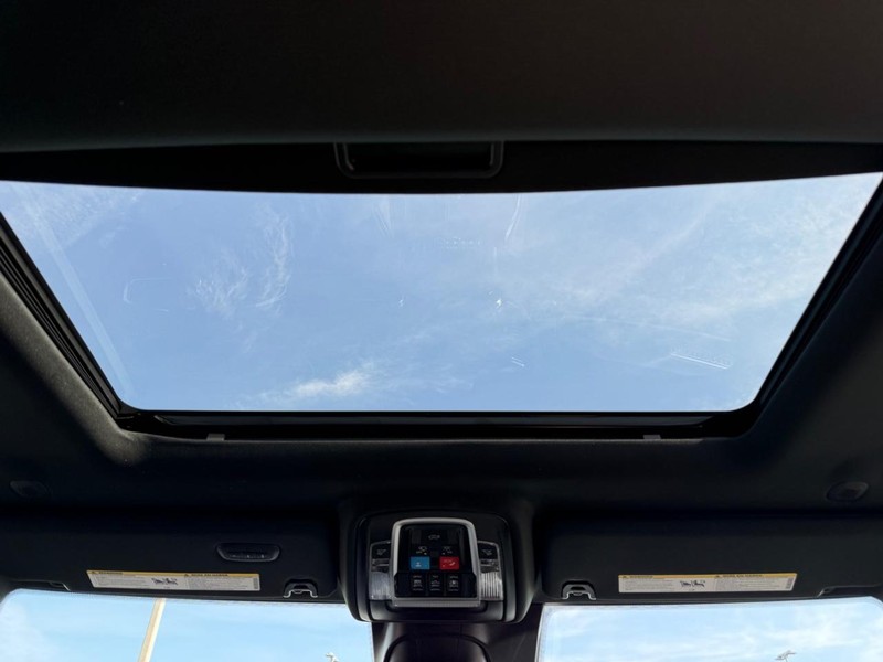 Ram 2500 Vehicle Full-screen Gallery Image 12
