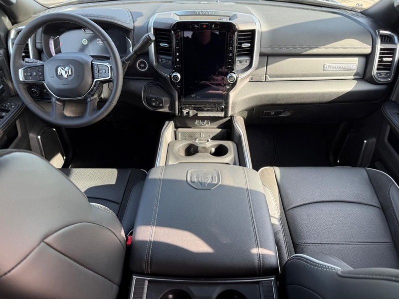 Ram 2500 Vehicle Full-screen Gallery Image 13