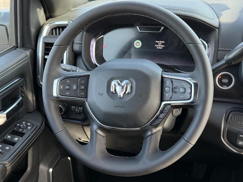 Ram 2500 Vehicle Full-screen Gallery Image 14