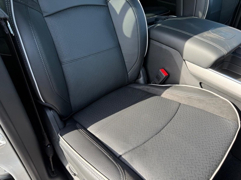 Ram 2500 Vehicle Full-screen Gallery Image 16