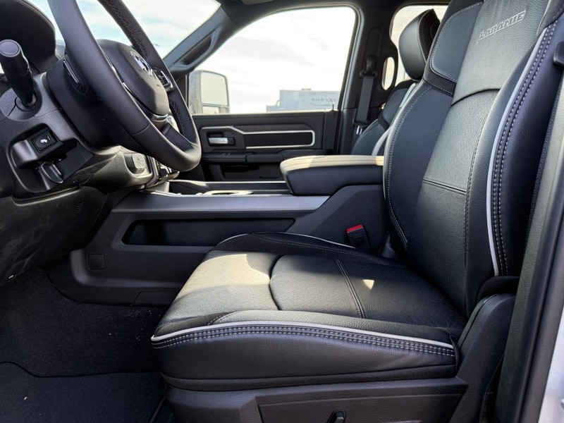 Ram 2500 Vehicle Full-screen Gallery Image 18