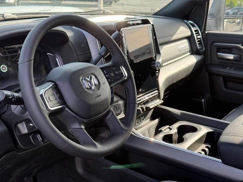 Ram 2500 Vehicle Full-screen Gallery Image 19