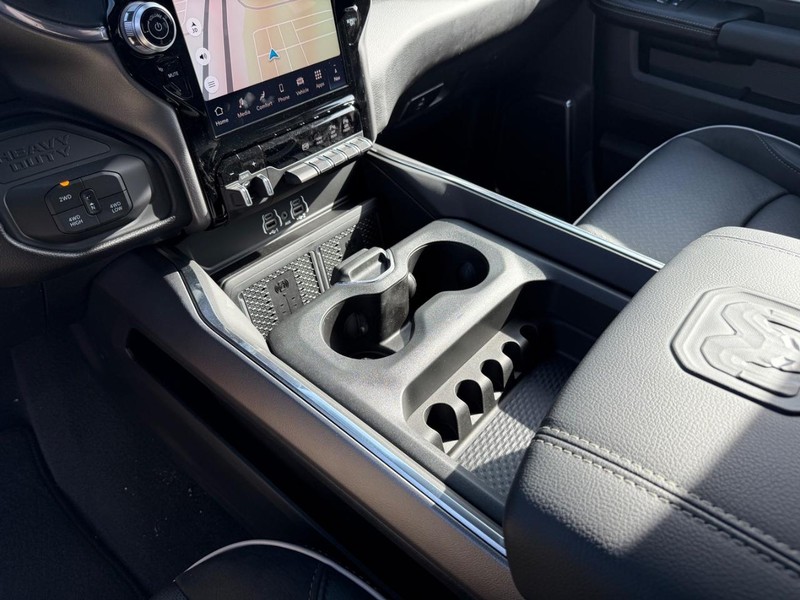 Ram 2500 Vehicle Full-screen Gallery Image 25