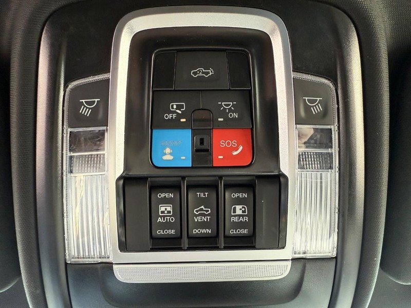Ram 2500 Vehicle Full-screen Gallery Image 27