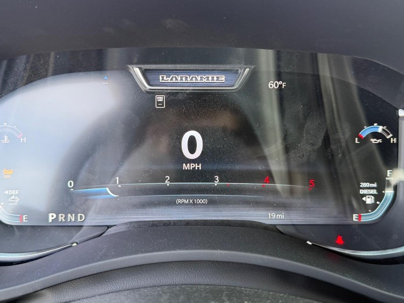Ram 2500 Vehicle Full-screen Gallery Image 28