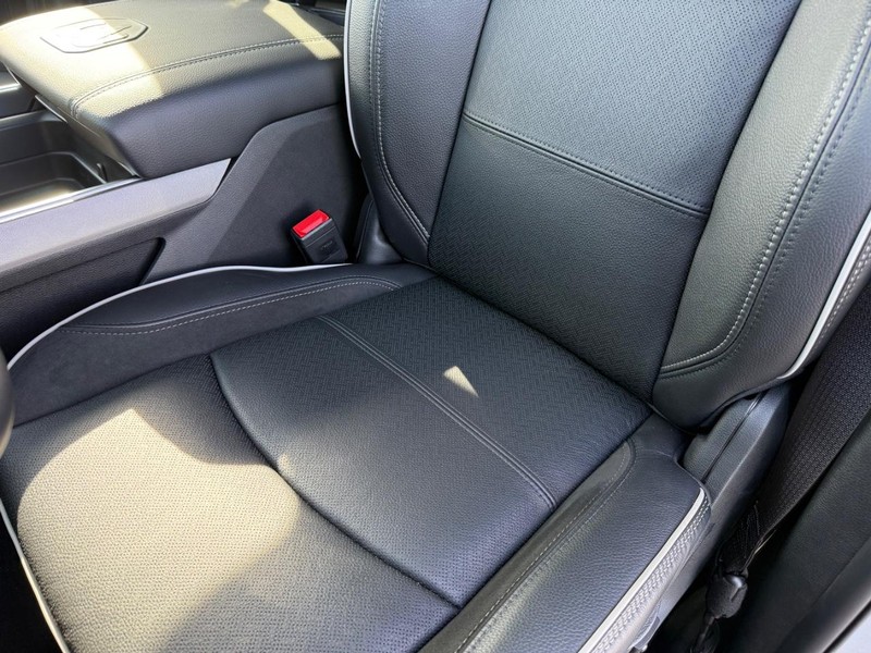 Ram 2500 Vehicle Full-screen Gallery Image 30