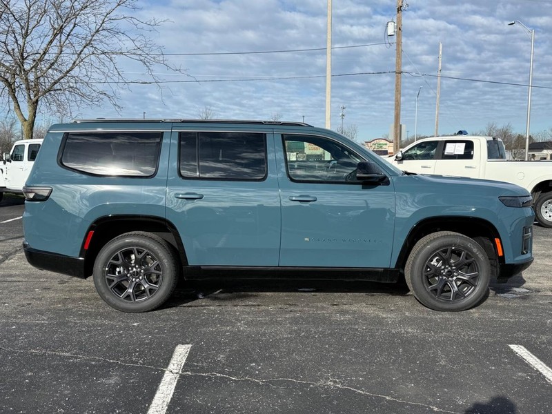 Jeep Grand Wagoneer Vehicle Full-screen Gallery Image 2