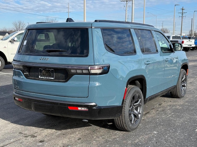 Jeep Grand Wagoneer Vehicle Full-screen Gallery Image 3