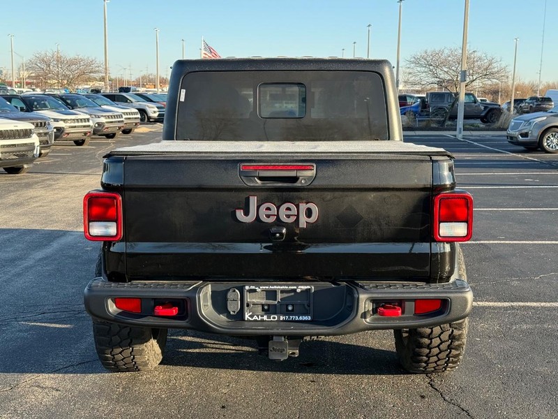 Jeep Gladiator Vehicle Full-screen Gallery Image 4