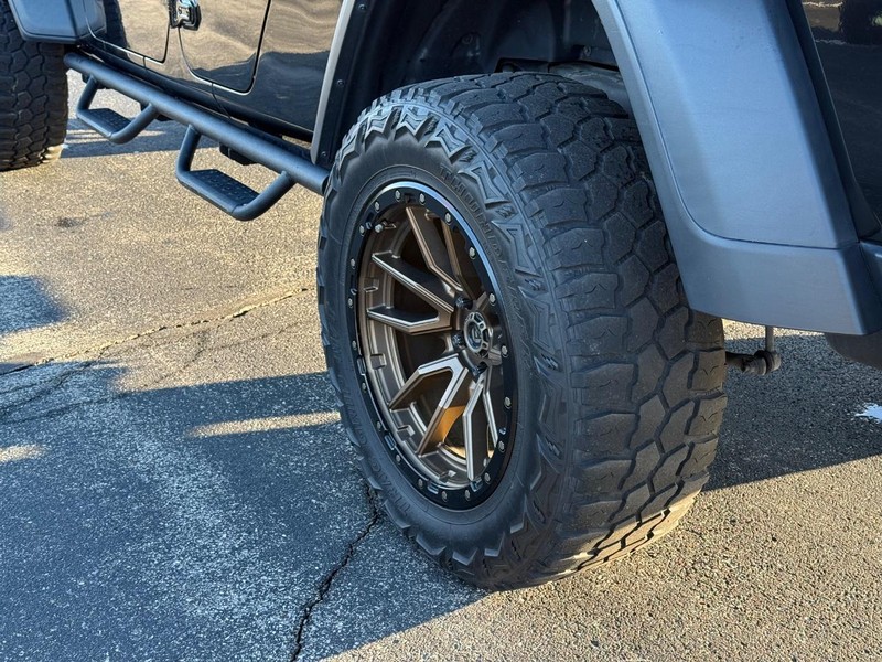 Jeep Gladiator Vehicle Full-screen Gallery Image 6