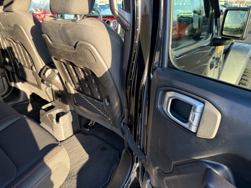 Jeep Gladiator Vehicle Full-screen Gallery Image 10