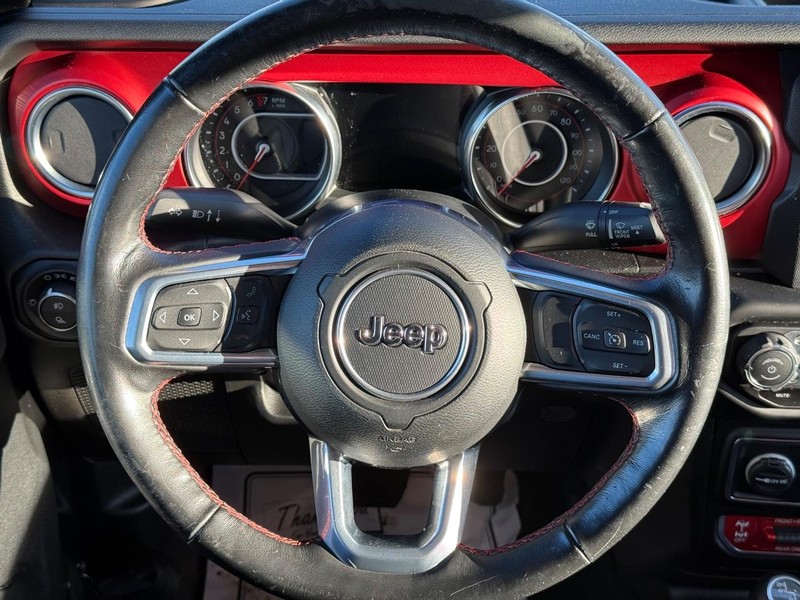 Jeep Gladiator Vehicle Full-screen Gallery Image 12