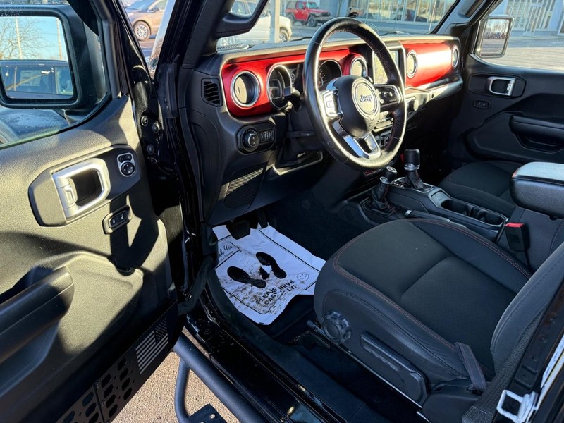 Jeep Gladiator Vehicle Full-screen Gallery Image 15