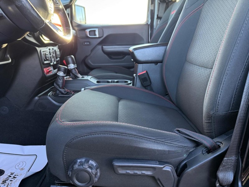 Jeep Gladiator Vehicle Full-screen Gallery Image 16