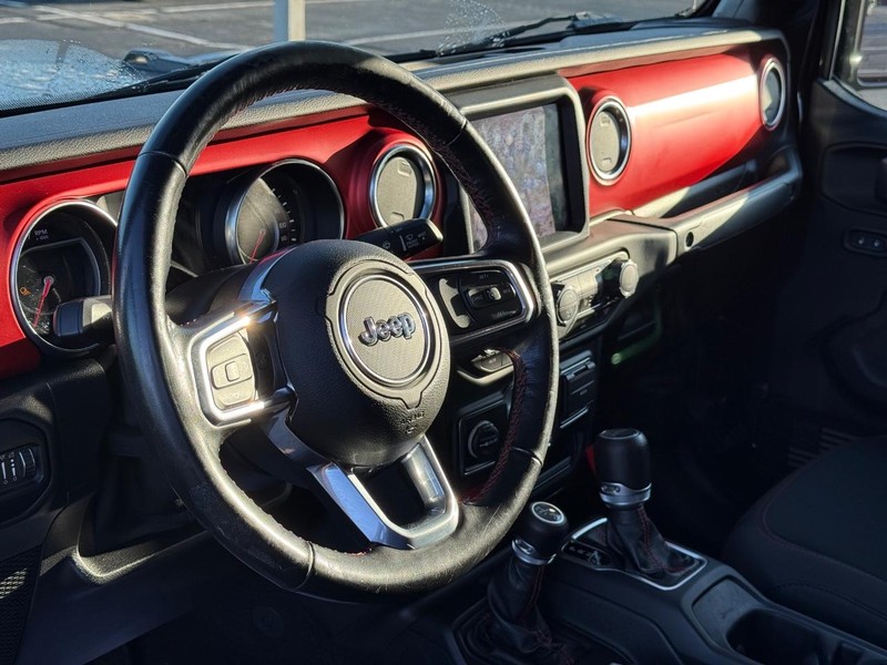 Jeep Gladiator Vehicle Full-screen Gallery Image 17