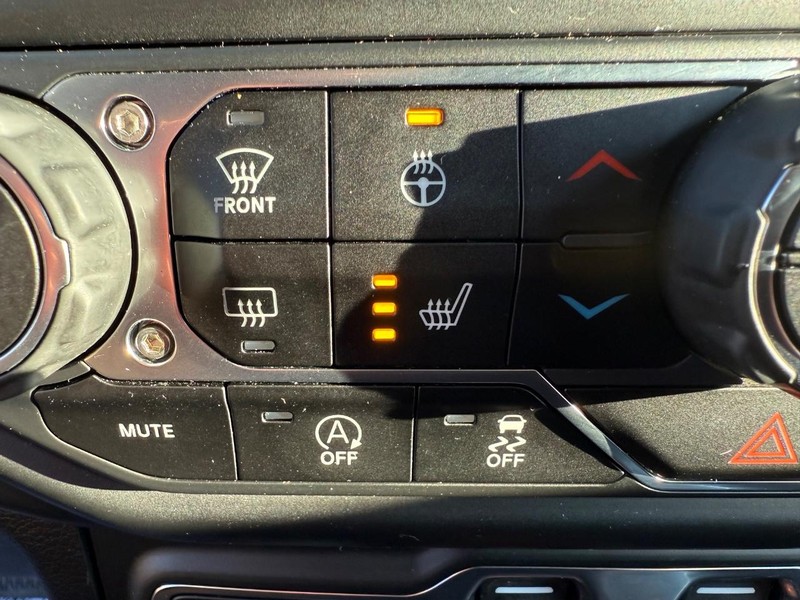 Jeep Gladiator Vehicle Full-screen Gallery Image 21