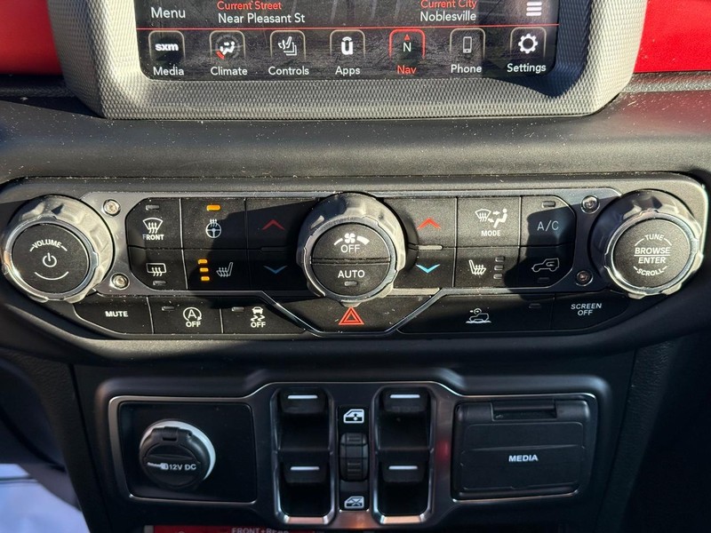 Jeep Gladiator Vehicle Full-screen Gallery Image 24