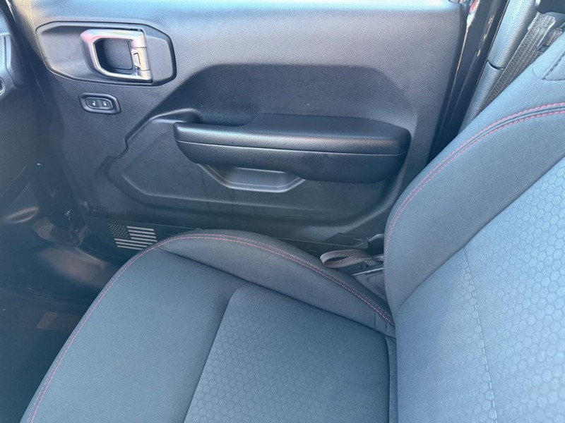 Jeep Gladiator Vehicle Full-screen Gallery Image 26