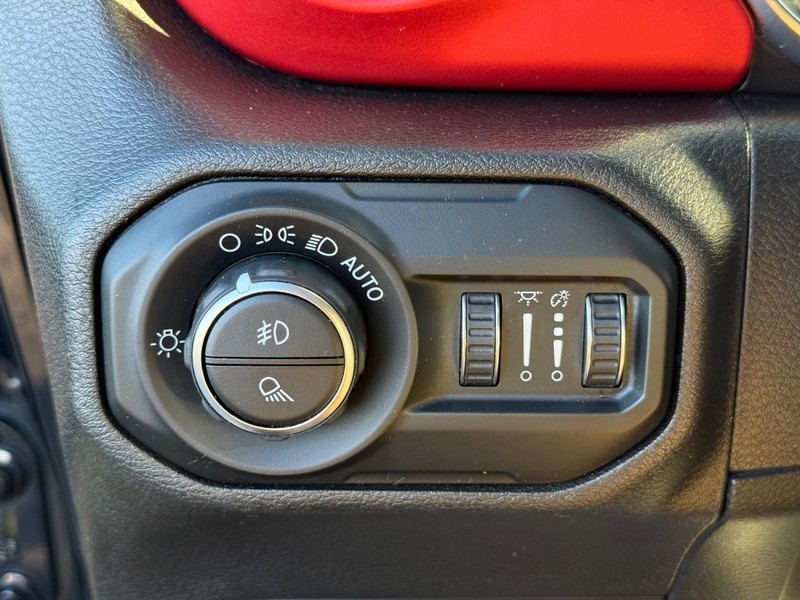 Jeep Gladiator Vehicle Full-screen Gallery Image 29