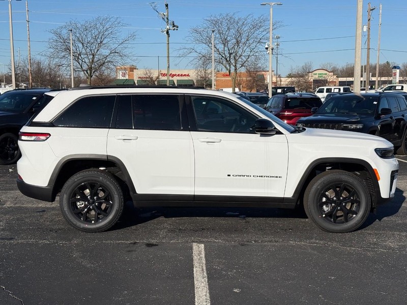 Jeep Grand Cherokee Vehicle Full-screen Gallery Image 2