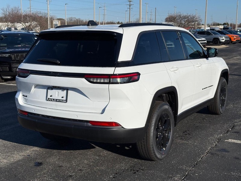 Jeep Grand Cherokee Vehicle Full-screen Gallery Image 3