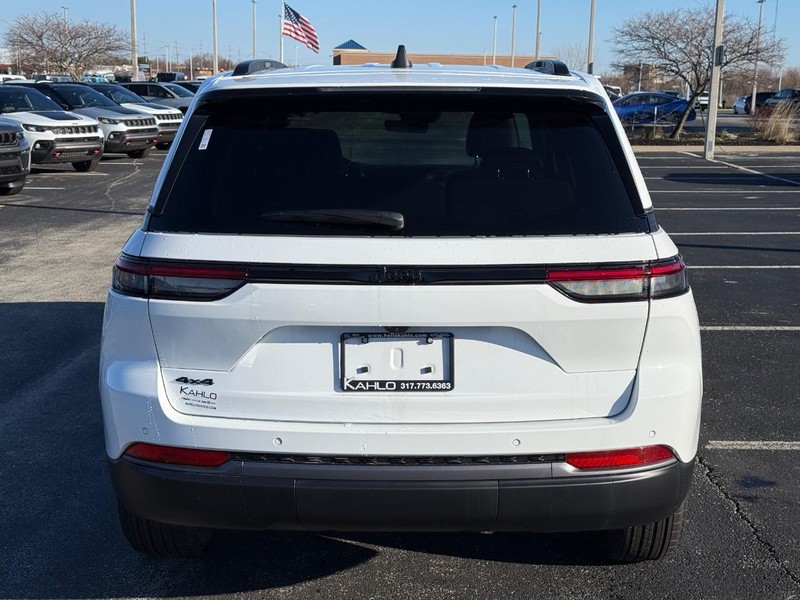 Jeep Grand Cherokee Vehicle Full-screen Gallery Image 4
