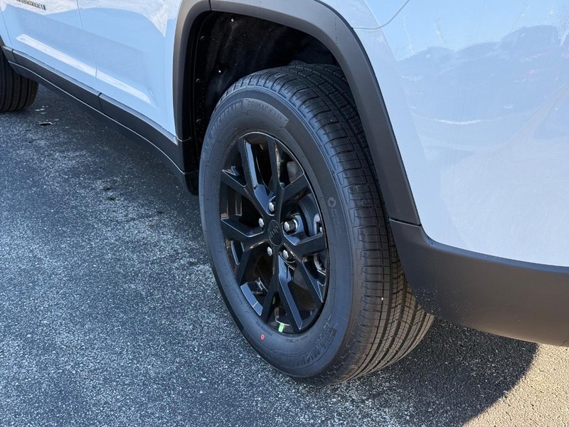 Jeep Grand Cherokee Vehicle Full-screen Gallery Image 6