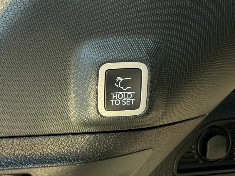 Jeep Grand Cherokee Vehicle Full-screen Gallery Image 8