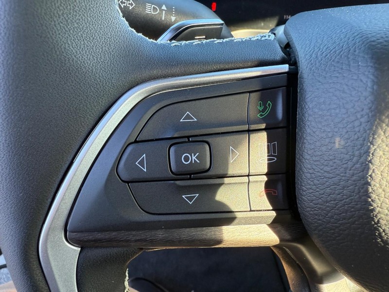 Jeep Grand Cherokee Vehicle Full-screen Gallery Image 21