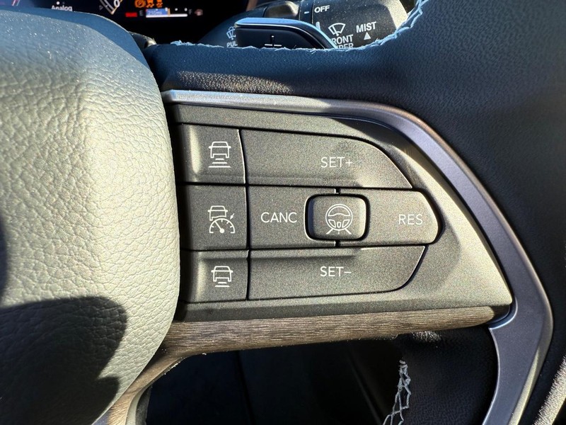 Jeep Grand Cherokee Vehicle Full-screen Gallery Image 22