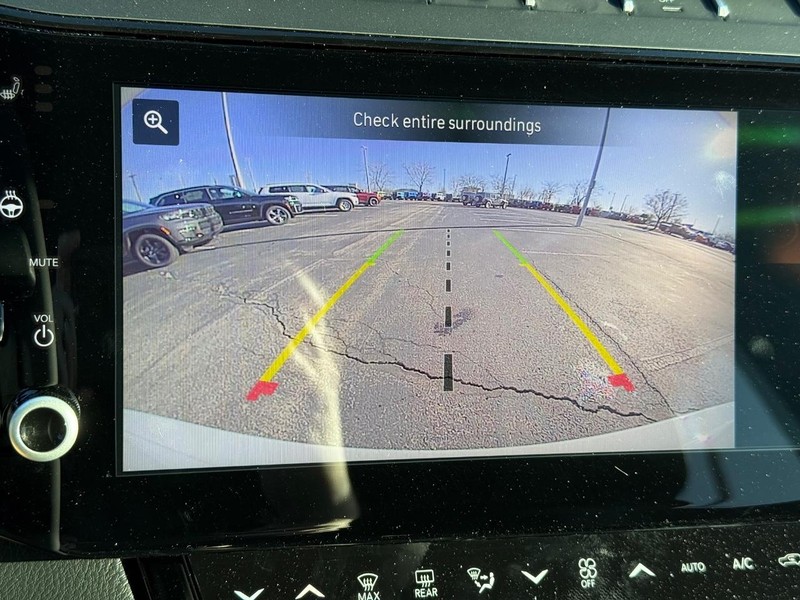 Jeep Grand Cherokee Vehicle Full-screen Gallery Image 25