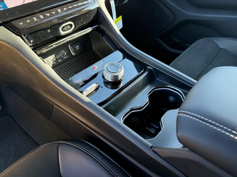 Jeep Grand Cherokee Vehicle Full-screen Gallery Image 26