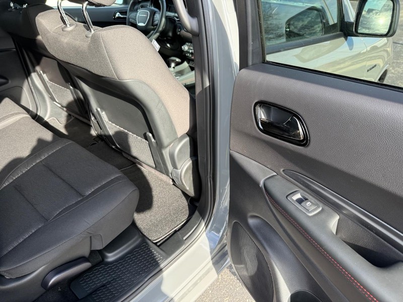 Dodge Durango Vehicle Full-screen Gallery Image 12