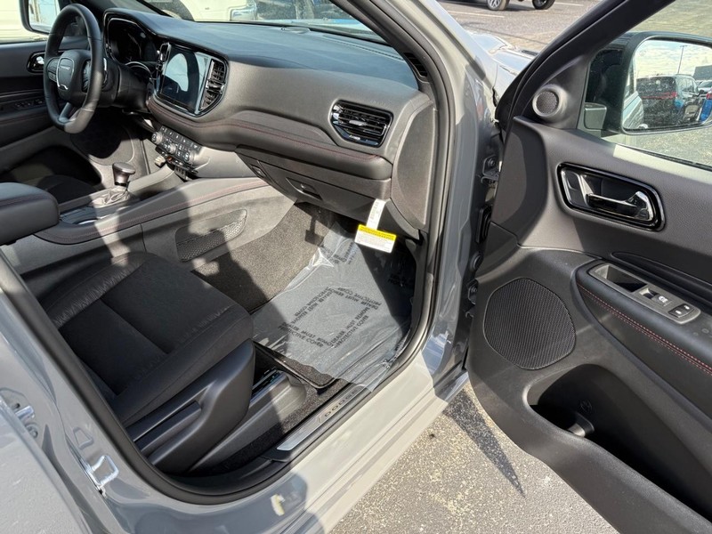 Dodge Durango Vehicle Full-screen Gallery Image 16