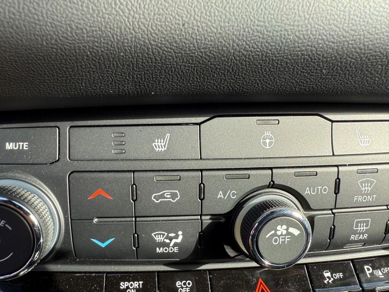 Dodge Durango Vehicle Full-screen Gallery Image 24